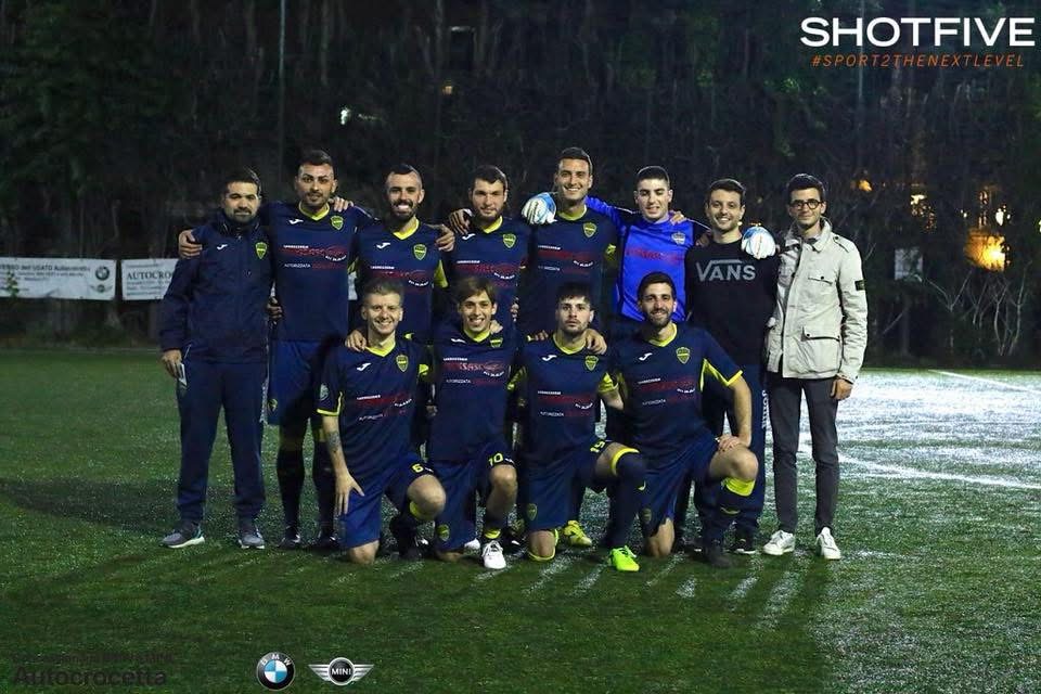 Formazione dei Callerones in una gara serale