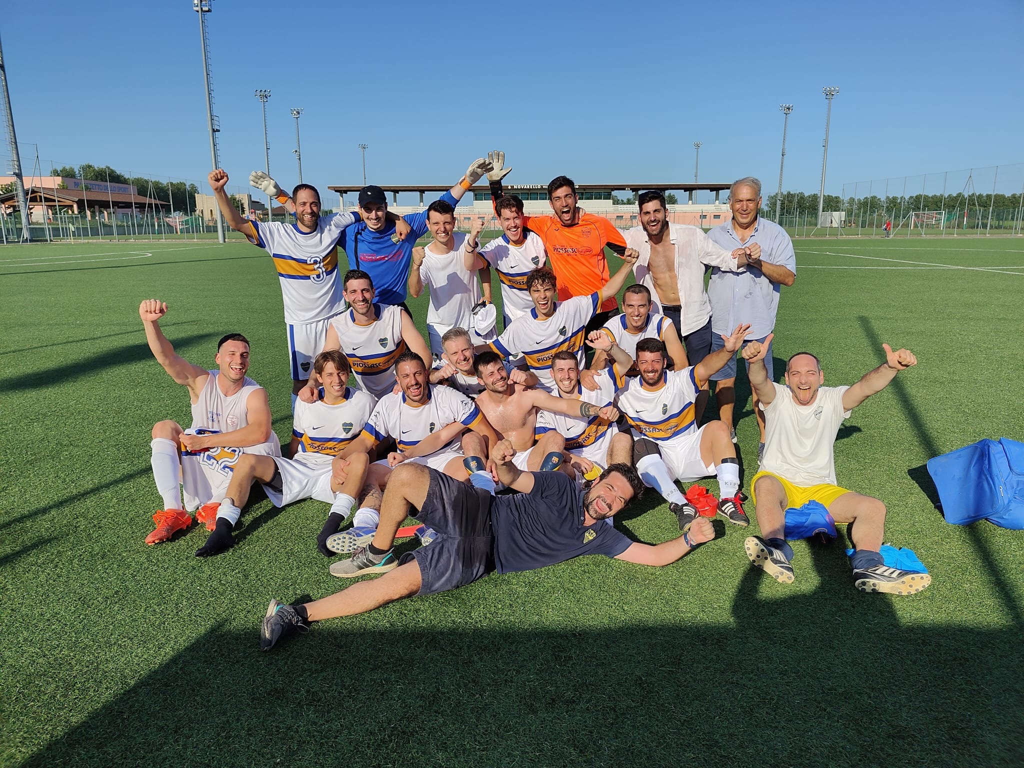 I Callerones festeggiano sul campo